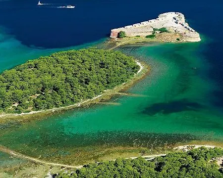 Micro 2* Σίμπενικ